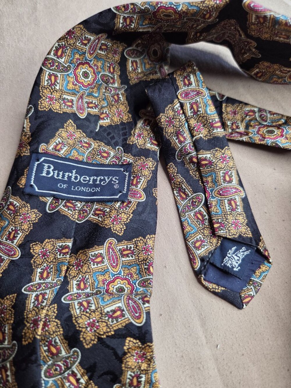RARE Vintage Burberry London 100% Silk Black Paisley Medallion Neck Tie - Picture 3 of 7